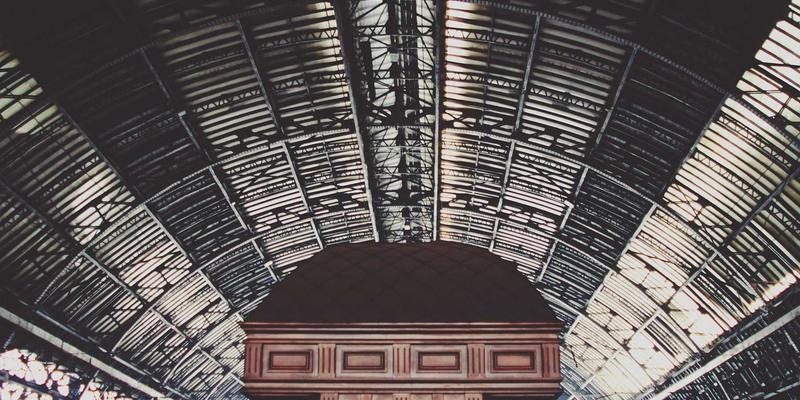 网络功能虚拟化（NFV）在电信云中的部署挑战与性能优化策略：网络技术、编程开发与网络安全的融合实践